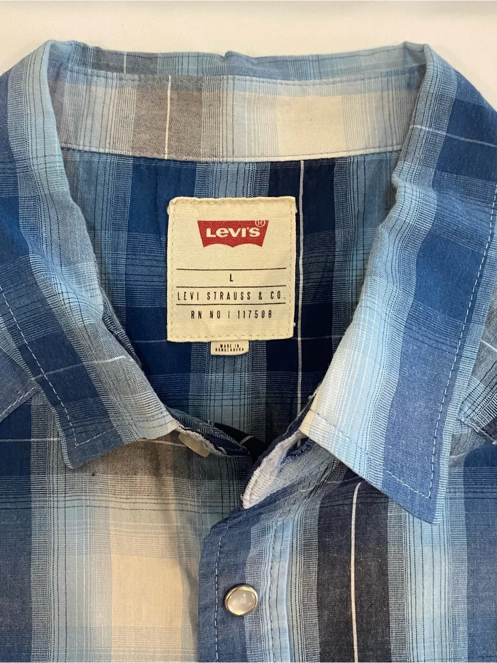 Levi's Blue and White Plaid Short-Sleeve Button-Front Shirt